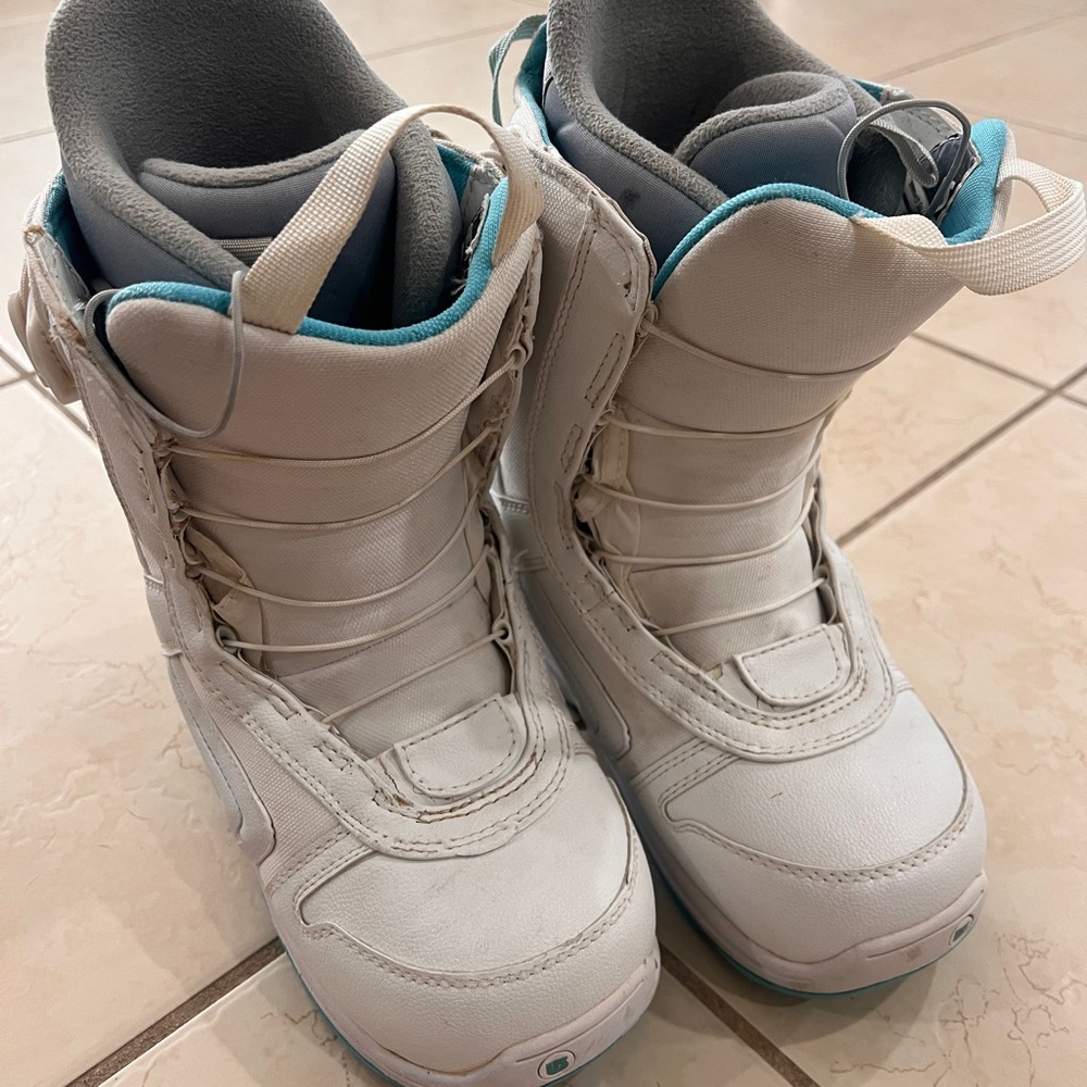 Burton Emerald Smalls White Snowboard Boots